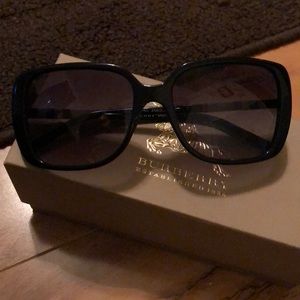 BURBERRY sunglasses